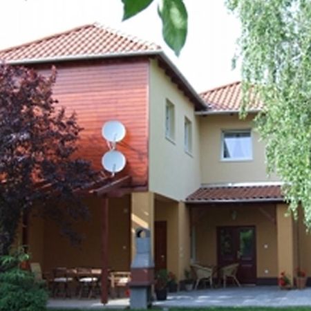 Ilona Apartmanhaz Komárom Extérieur photo