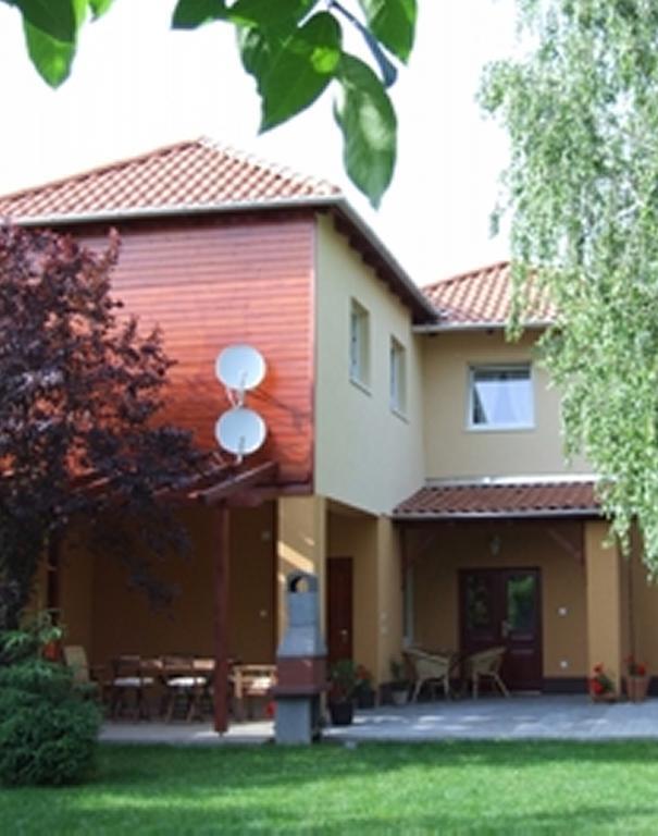 Ilona Apartmanhaz Komárom Extérieur photo