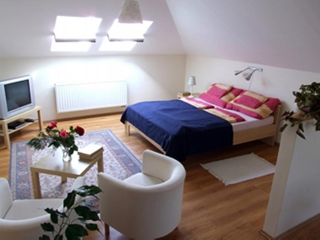Ilona Apartmanhaz Komárom Chambre photo