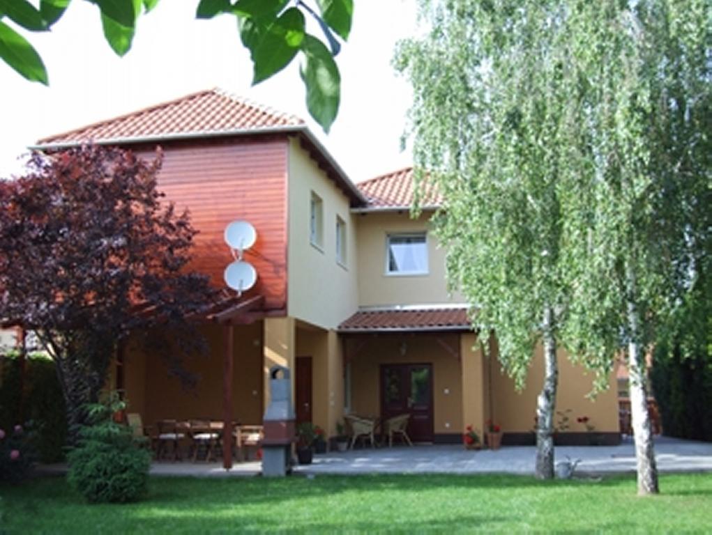 Ilona Apartmanhaz Komárom Extérieur photo