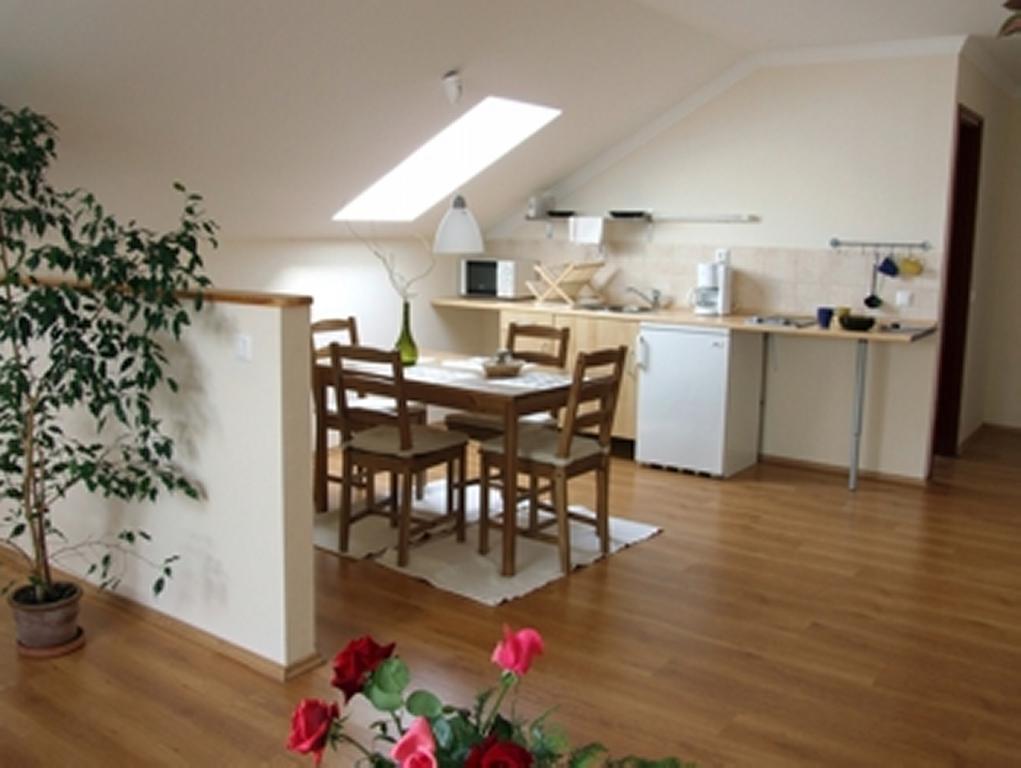 Ilona Apartmanhaz Komárom Chambre photo